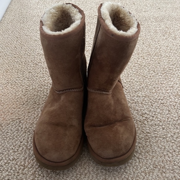 Mid length tan Ugg boots size 7 - Picture 10 of 10